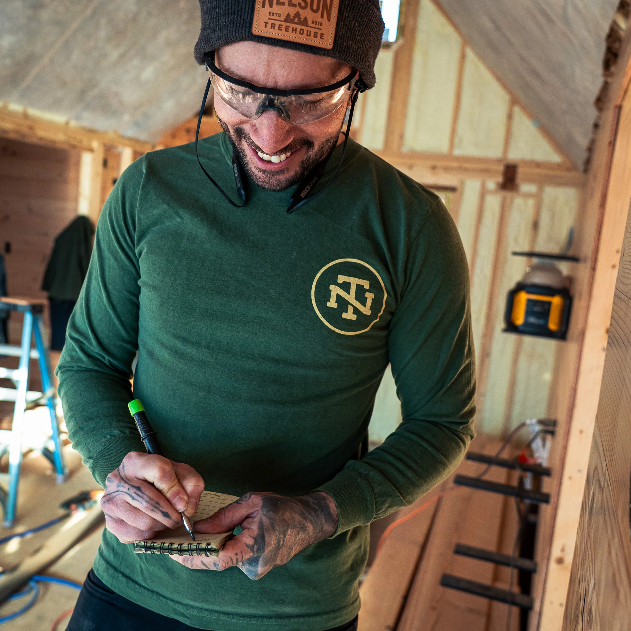 Nelson Treehouse Stamp Long Sleeve T-Shirt - Forest Green | Be in a Tree - Image 2